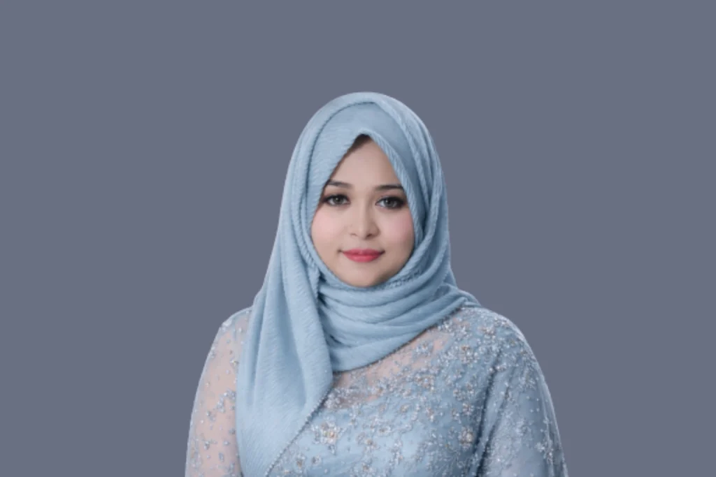 SEO-expert-in-Bangladesh-in-light-blue-saree-and-hijab