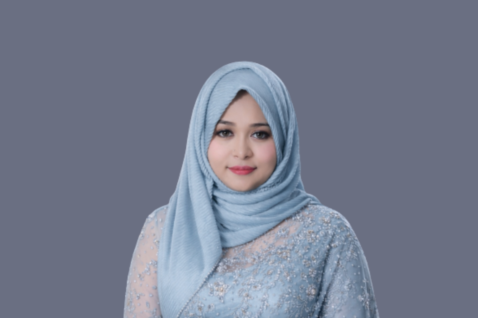 SEO-expert-in-Bangladesh-in-light-blue-saree-and-hijab